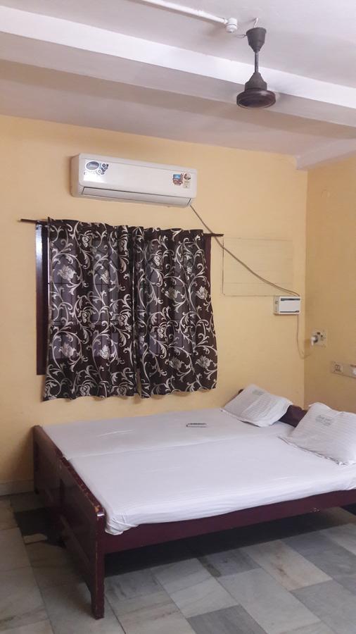 Raamlaxmi Guest House Chennai Ngoại thất bức ảnh
